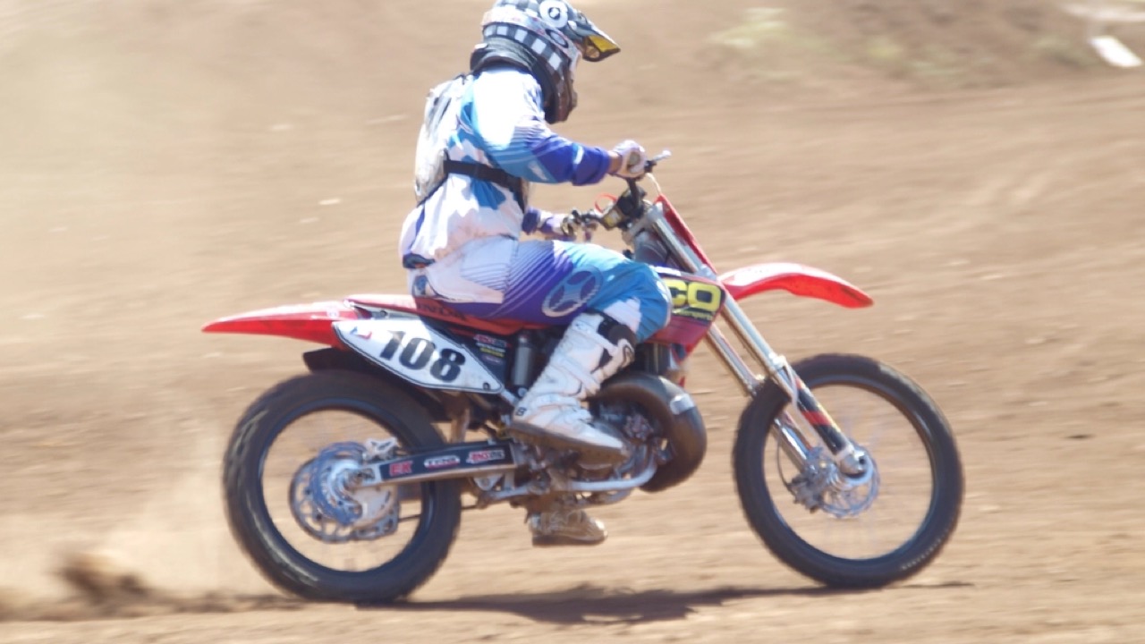 Motocykl terenowy — ujęcie techniczne