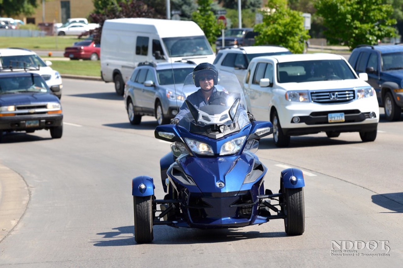 Warsztat z narzędziami do serwisu motocykla